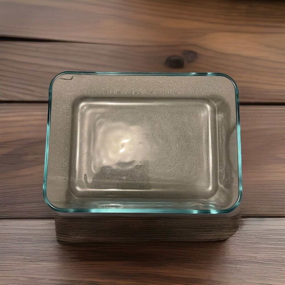 Pyrex 7210 3 Cup 750ml Rectangle glass with blue tint Vintage.